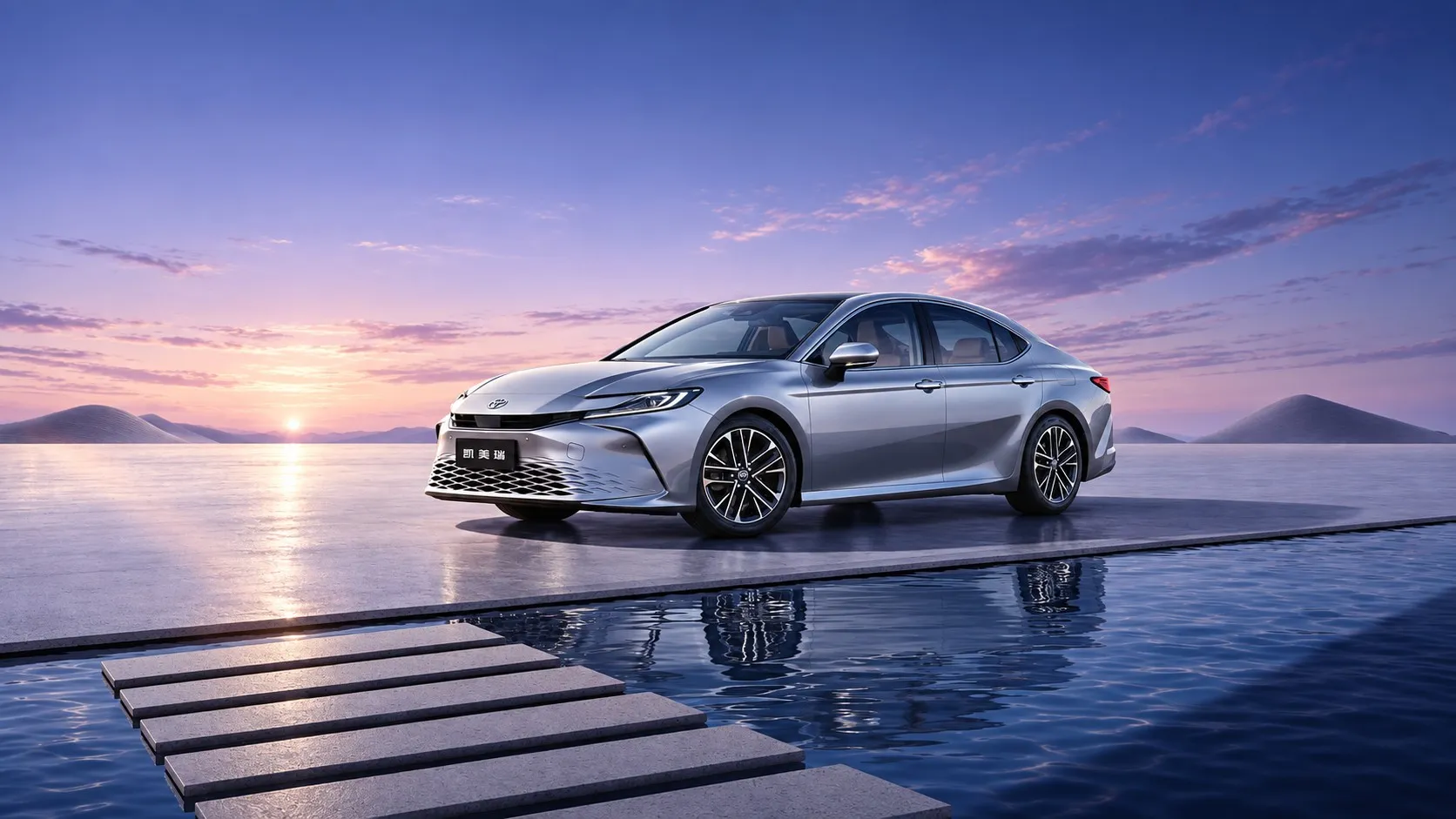 Toyota Camry серебристого цвета у воды
