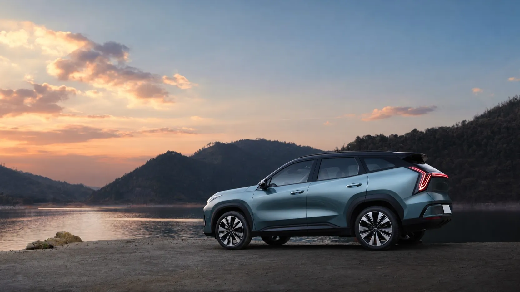 Geely Atlas, вид сзади-сбоку