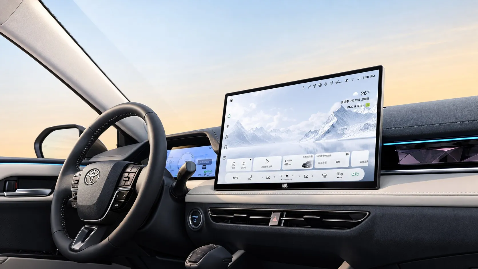 Руль, цифровые приборы и экран 15,6 дюйма Toyota Camry