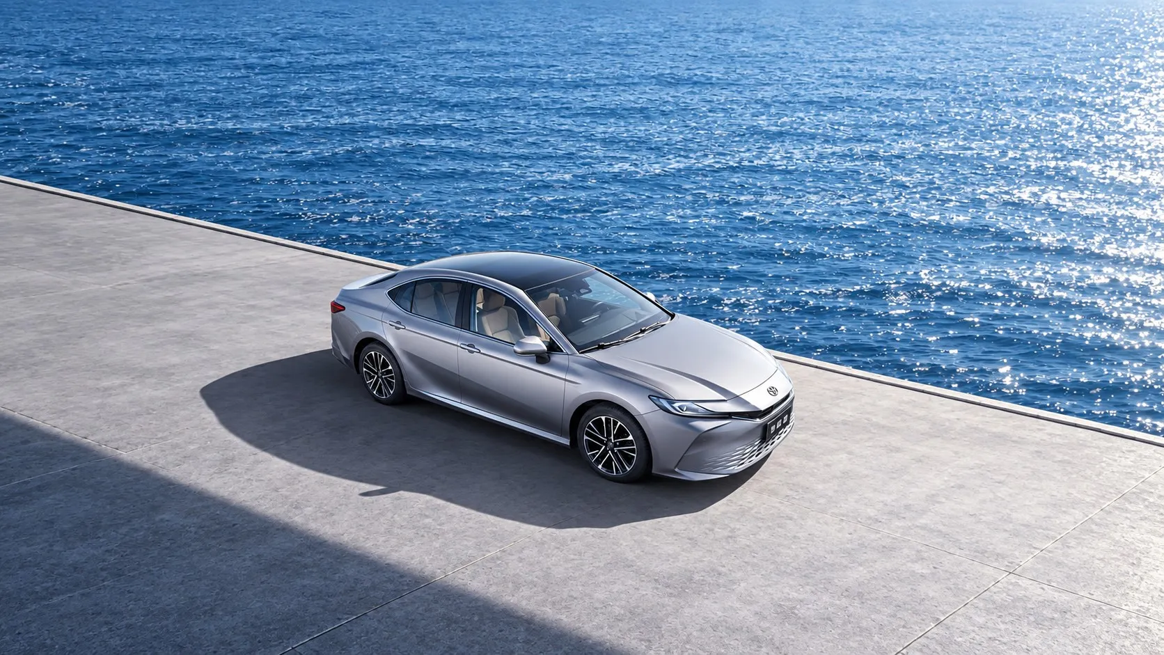 Toyota Camry у моря, вид сверху